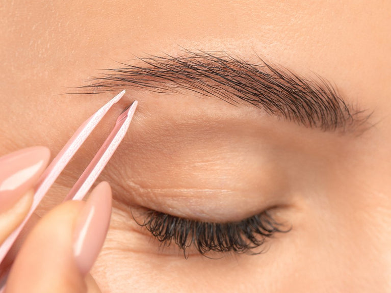 ¿CEJAS EXCESIVAMENTE DELGADAS Y POCO POBLADAS? AQUÍ TIENES LA SOLUCIÓN