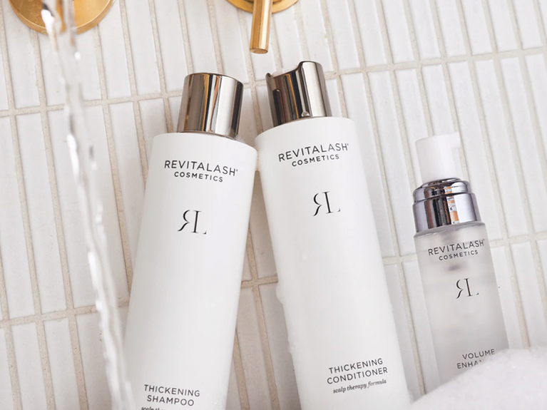 CUIDADO DEL CABELLO SIMPLIFICADO: MÁS VOLUMEN, MENOS ESTRÉS