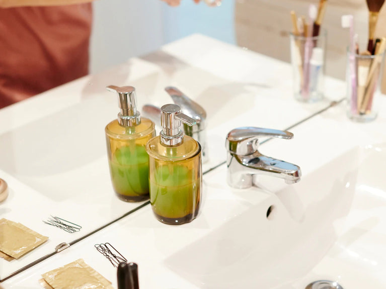 POR QUÉ TUS PESTAÑAS Y CEJAS MERECEN SU PROPIA RUTINA